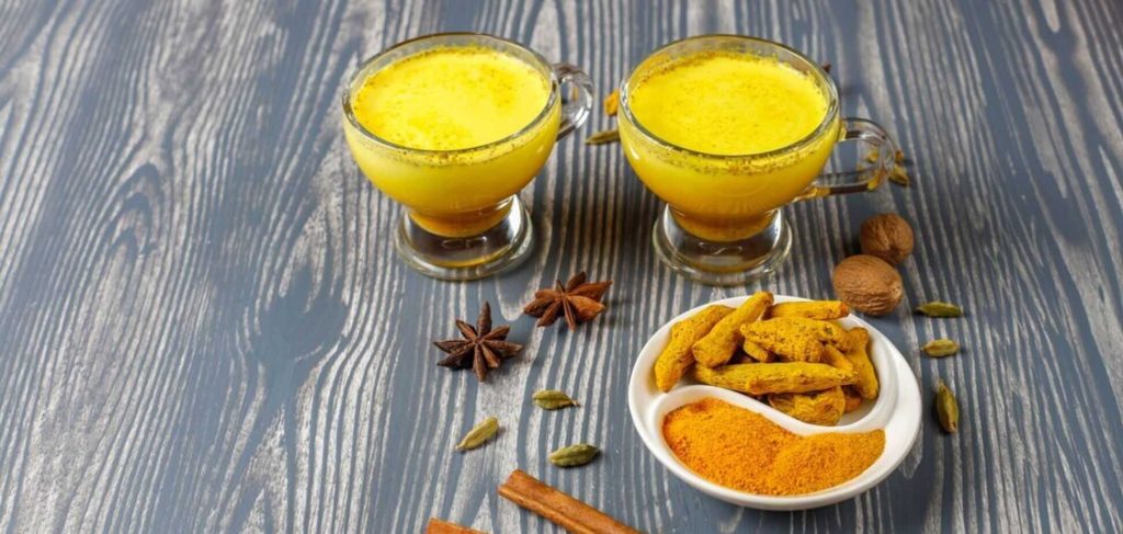 Як приготувати воду з куркумою